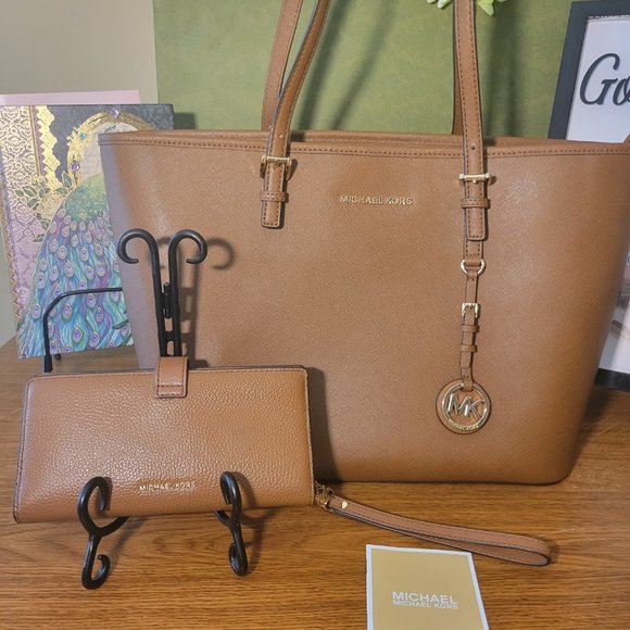 Michael Kors Jet Set Travel TZ Tote Leather & Wristlet Wallet - Picture 3 of 12